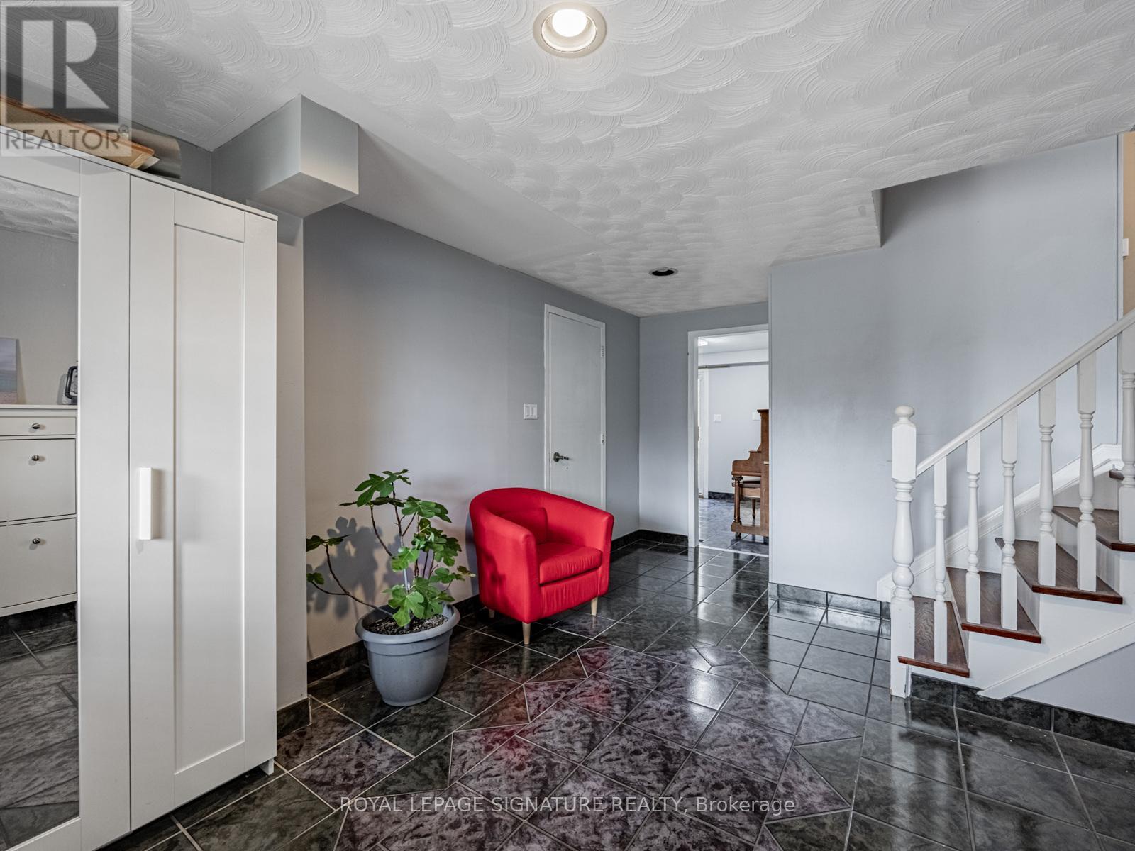 2606 Kinnerton Crescent, Mississauga, Ontario  L5K 2B2 - Photo 5 - W12505020