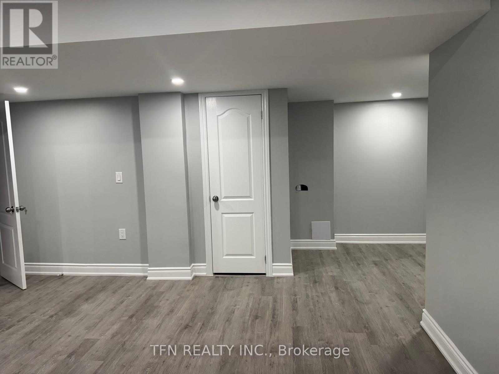 534 Daniel Clark Way, Oakville, Ontario  L6M 0N9 - Photo 2 - W12505068