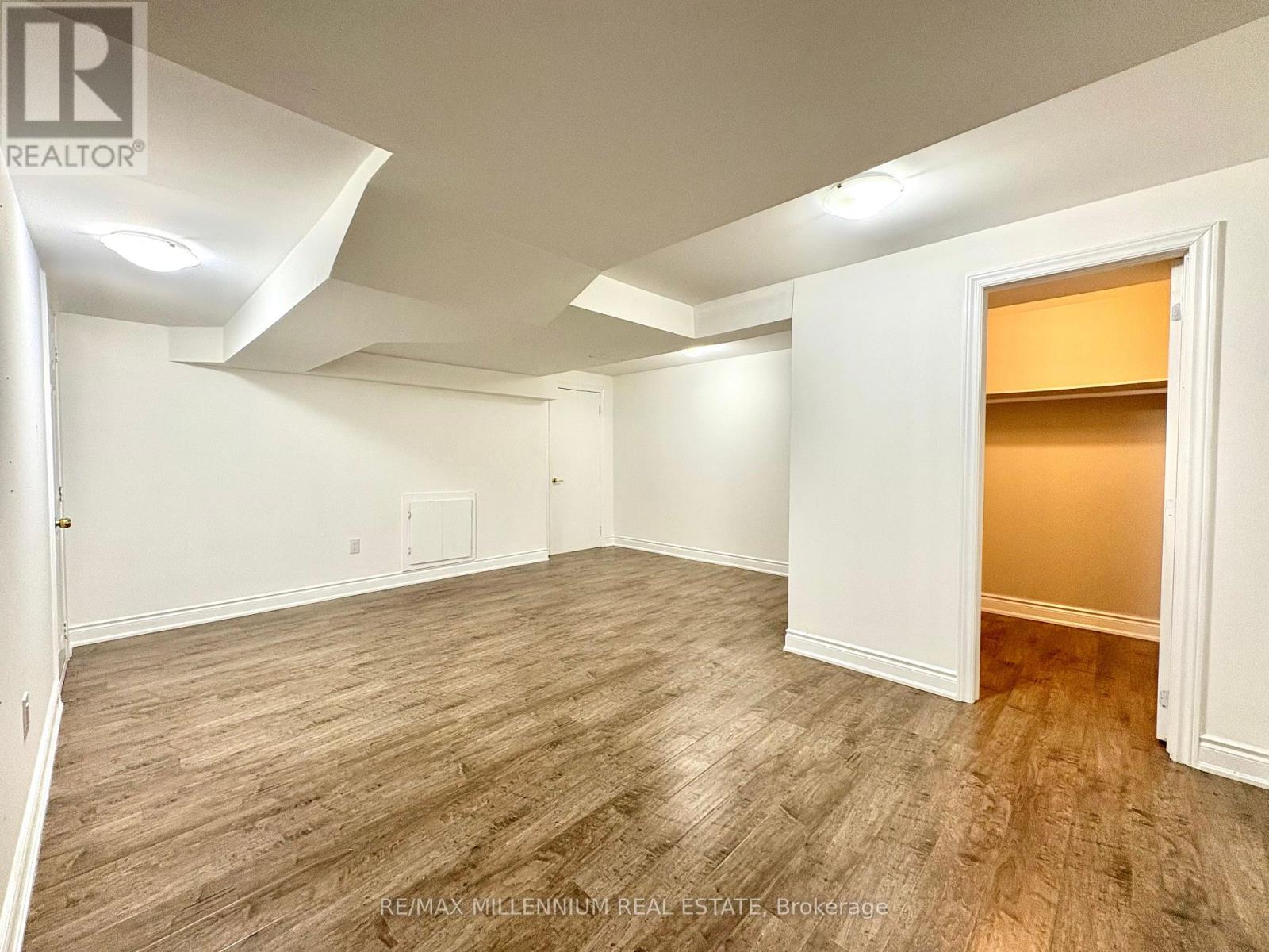 Walk Out Unit - 41 Stoneylake (Lower) Avenue, Brampton, Ontario  L6V 4R1 - Photo 12 - W12505126