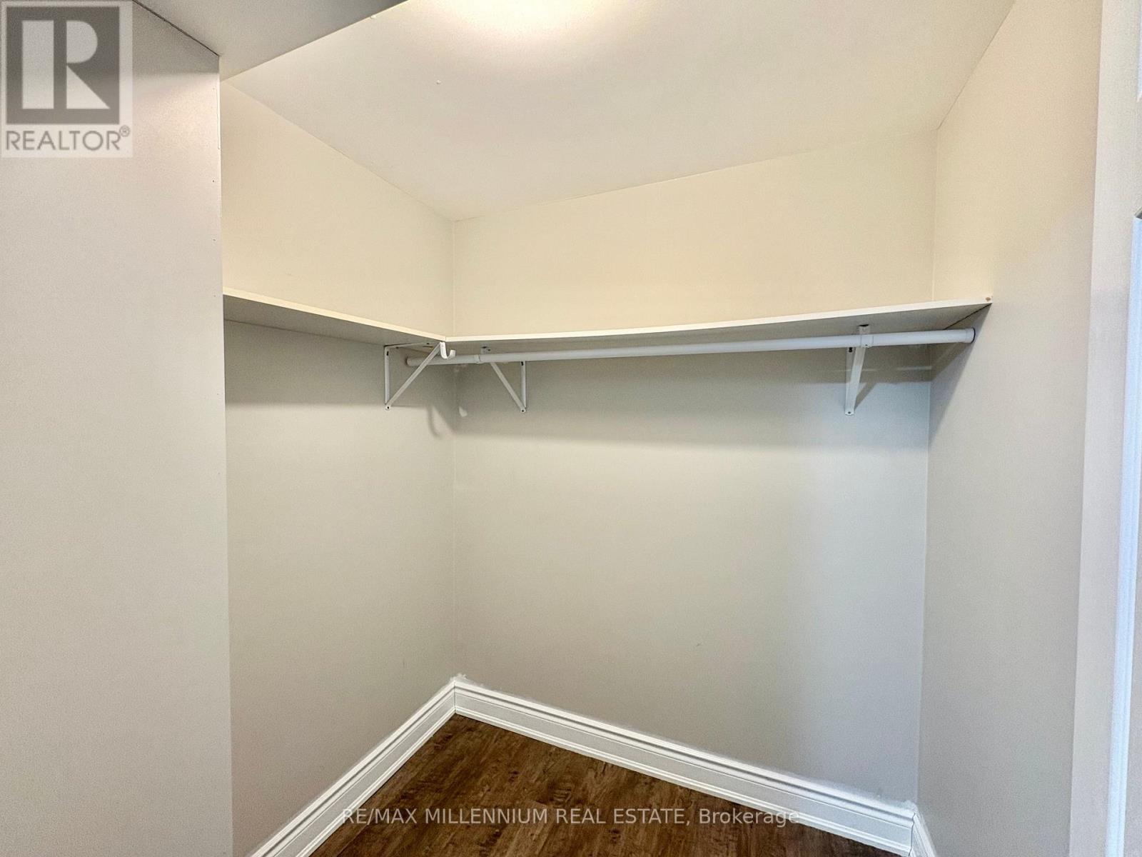 Walk Out Unit - 41 Stoneylake (Lower) Avenue, Brampton, Ontario  L6V 4R1 - Photo 13 - W12505126