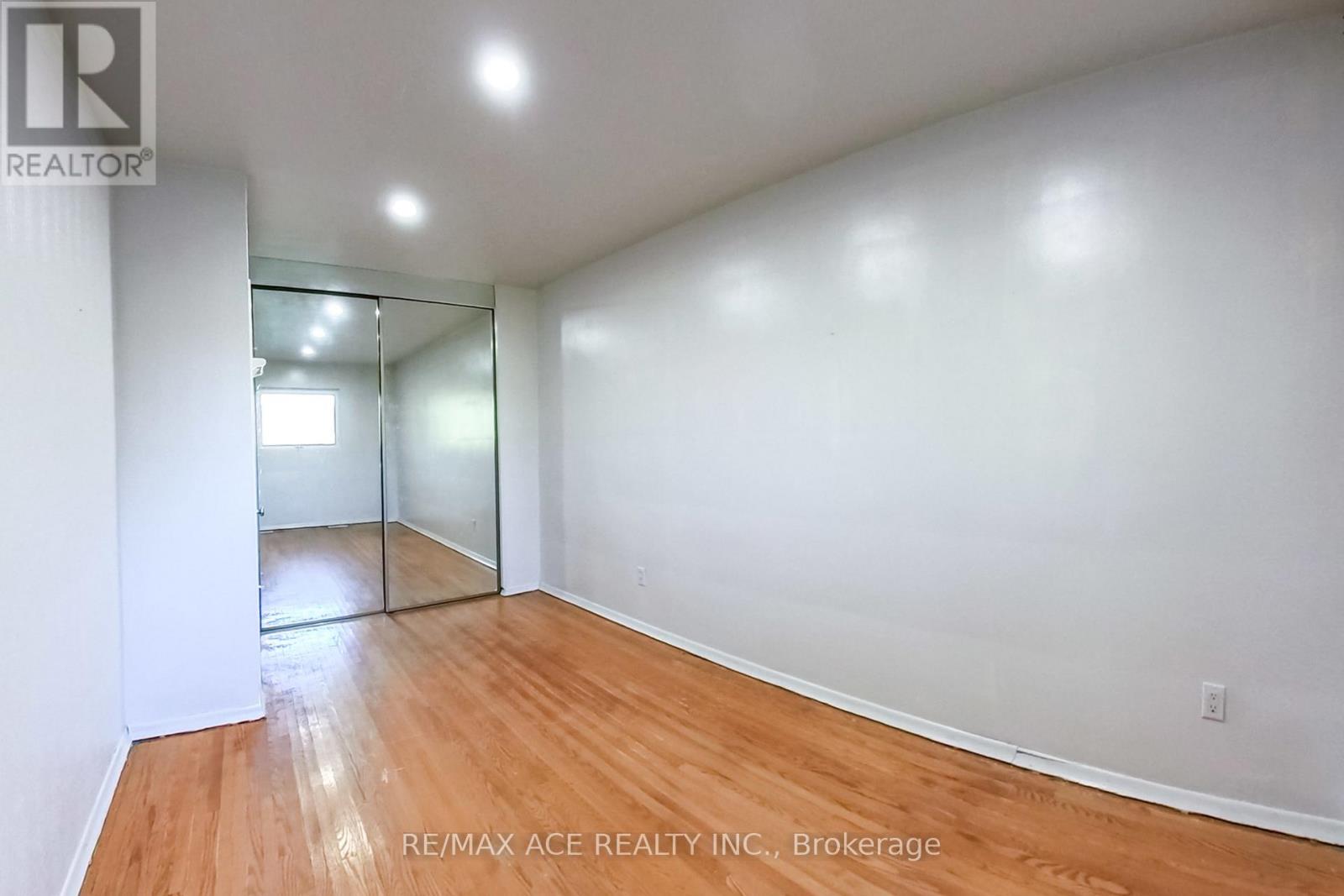 42 Swanhurst Boulevard, Mississauga, Ontario  L5N 1B7 - Photo 15 - W12505162