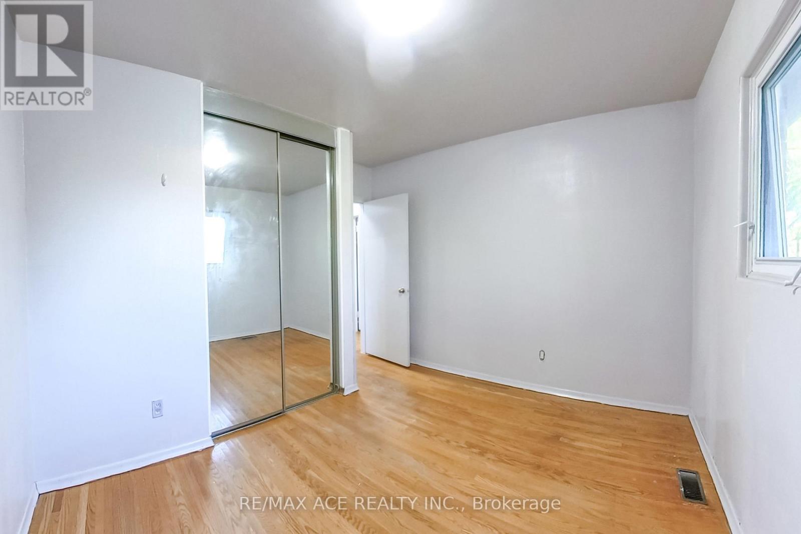 42 Swanhurst Boulevard, Mississauga, Ontario  L5N 1B7 - Photo 17 - W12505162