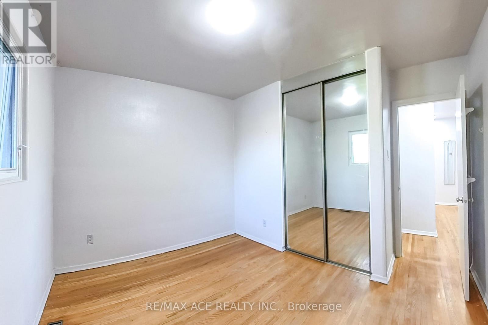 42 Swanhurst Boulevard, Mississauga, Ontario  L5N 1B7 - Photo 18 - W12505162