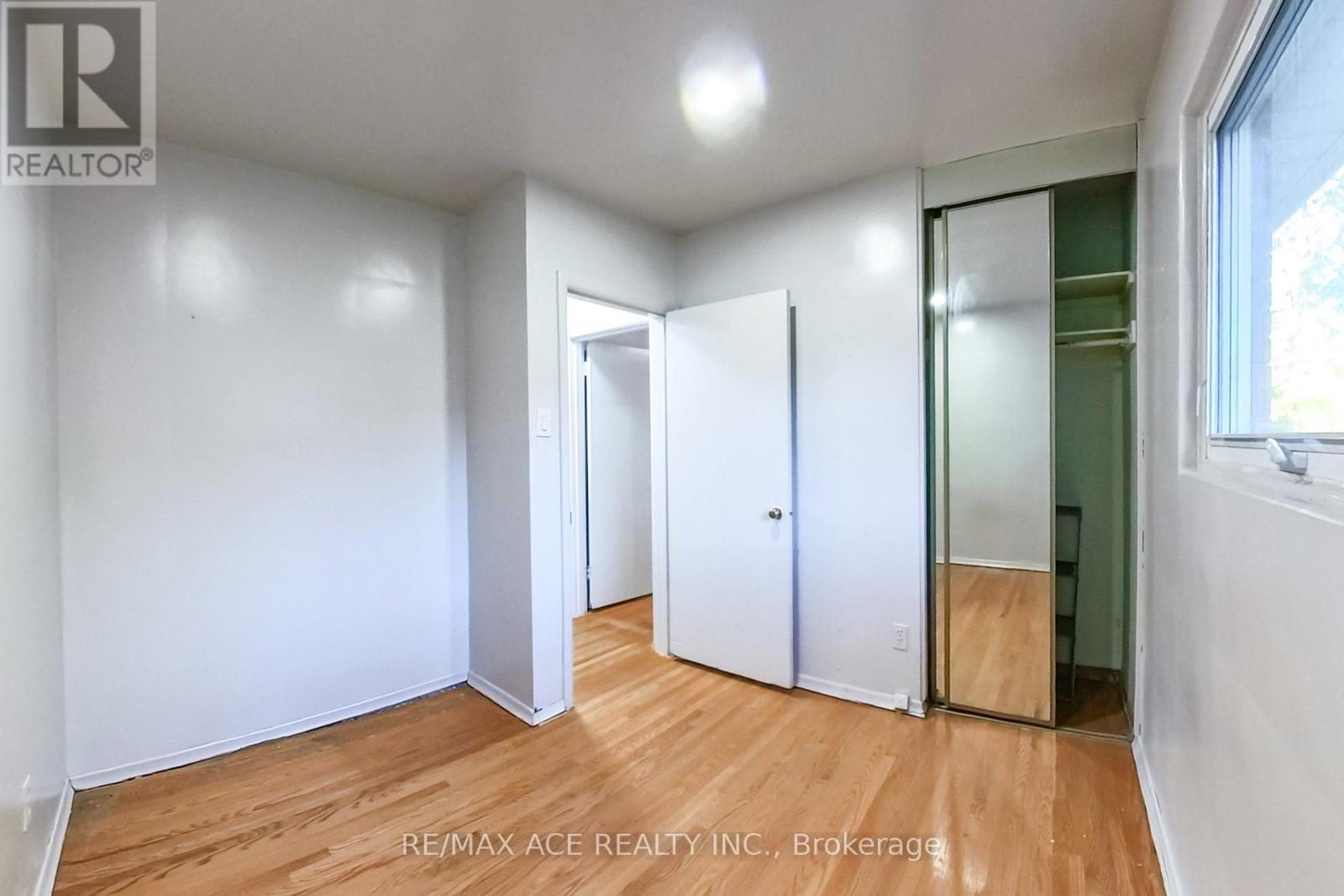 42 Swanhurst Boulevard, Mississauga, Ontario  L5N 1B7 - Photo 19 - W12505162