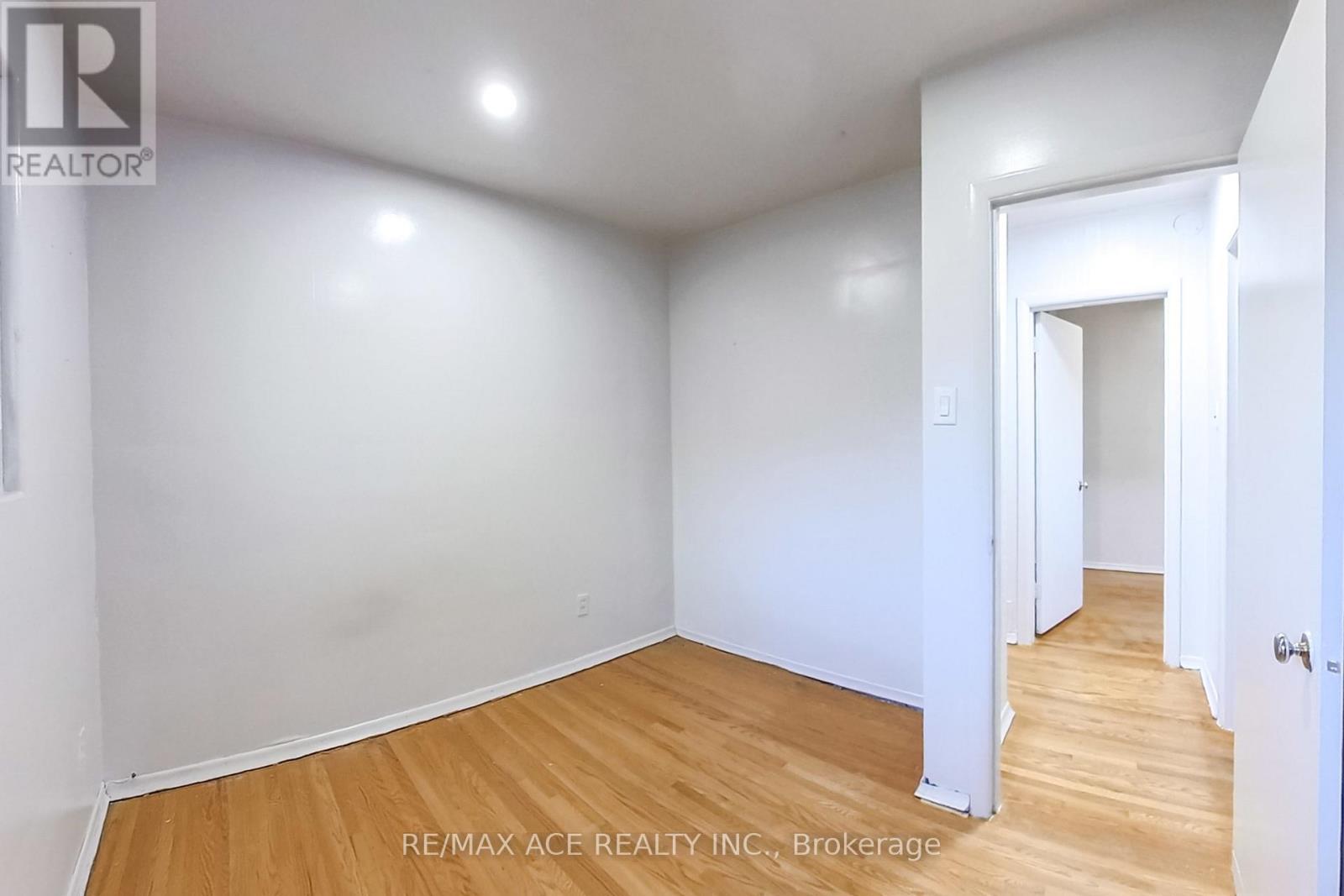 42 Swanhurst Boulevard, Mississauga, Ontario  L5N 1B7 - Photo 20 - W12505162