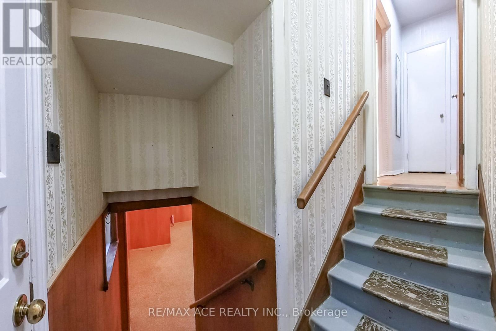 42 Swanhurst Boulevard, Mississauga, Ontario  L5N 1B7 - Photo 21 - W12505162