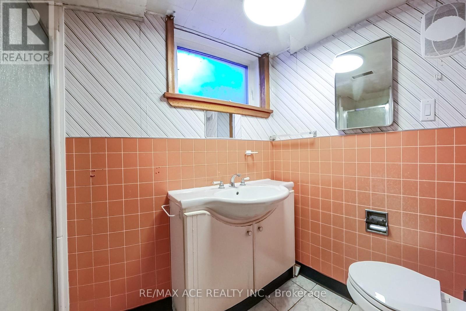 42 Swanhurst Boulevard, Mississauga, Ontario  L5N 1B7 - Photo 26 - W12505162