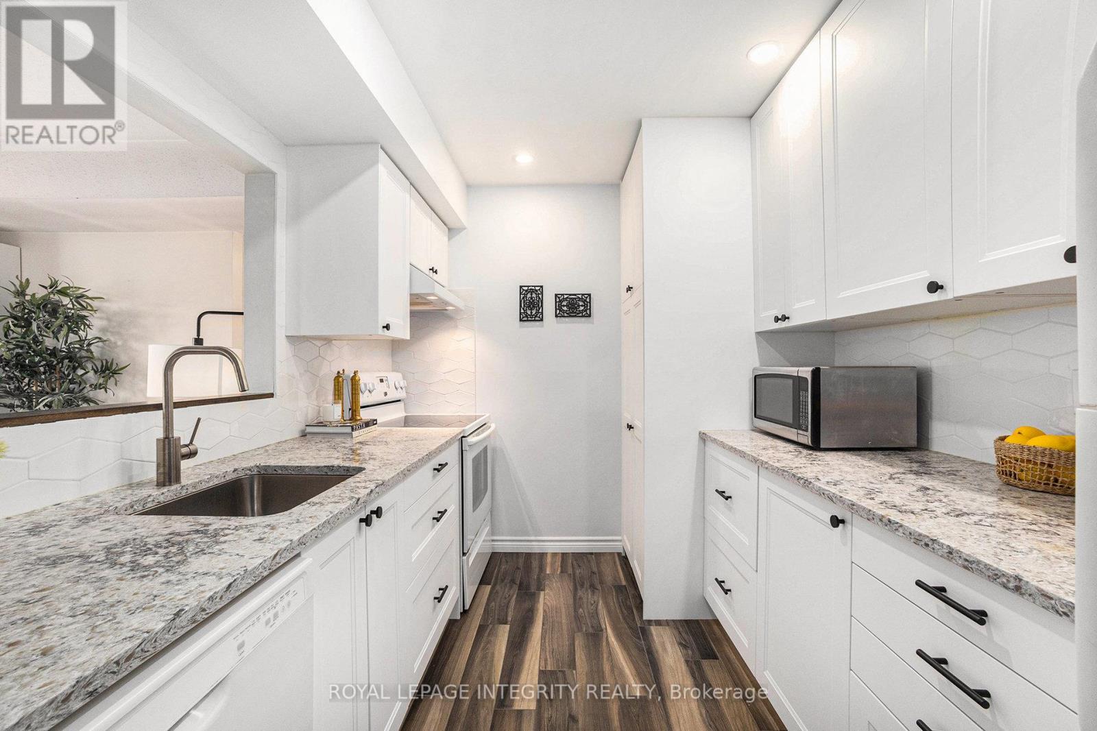 210 - 270 Lorry Greenberg Drive S, Ottawa, Ontario  K1T 3K2 - Photo 6 - X12505228