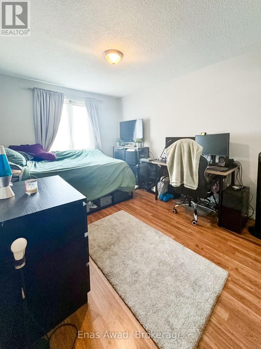 3072 Patrick Crescent, Mississauga, Ontario  L5N 3G5 - Photo 13 - W12505240