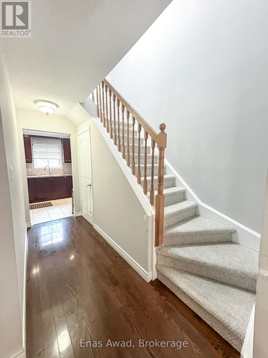 3072 Patrick Crescent, Mississauga, Ontario  L5N 3G5 - Photo 2 - W12505240