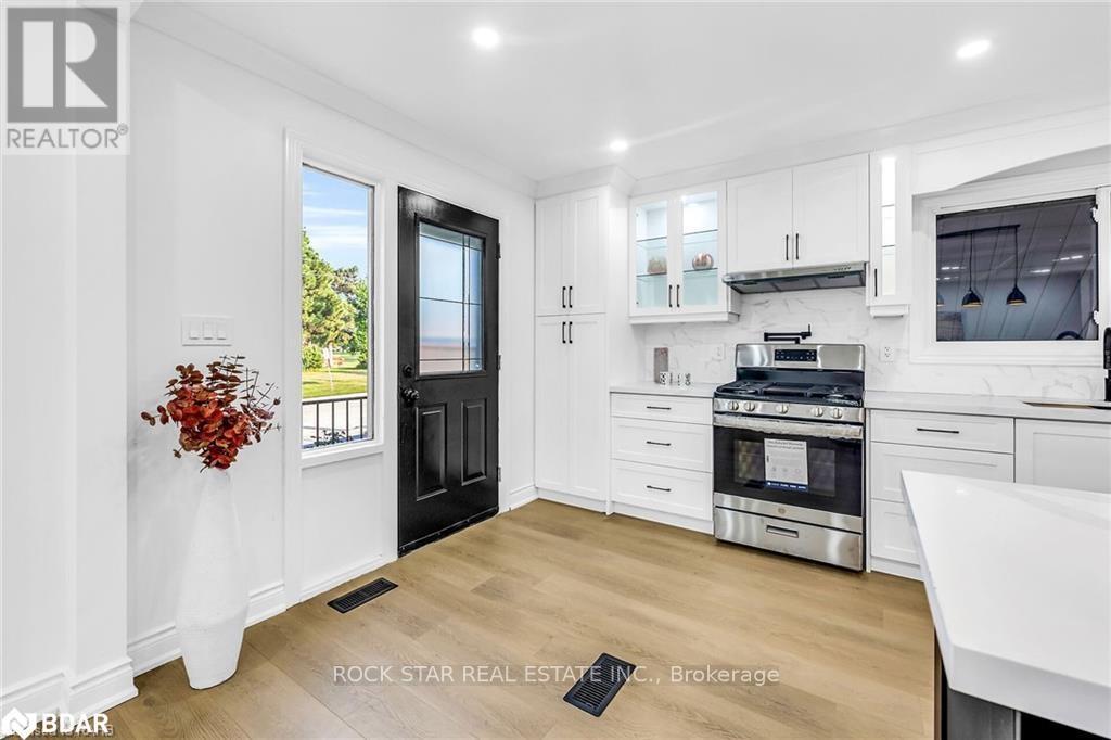 Upper - 170 Terrace Drive, Hamilton, Ontario  L9A 2Z1 - Photo 10 - X12505024