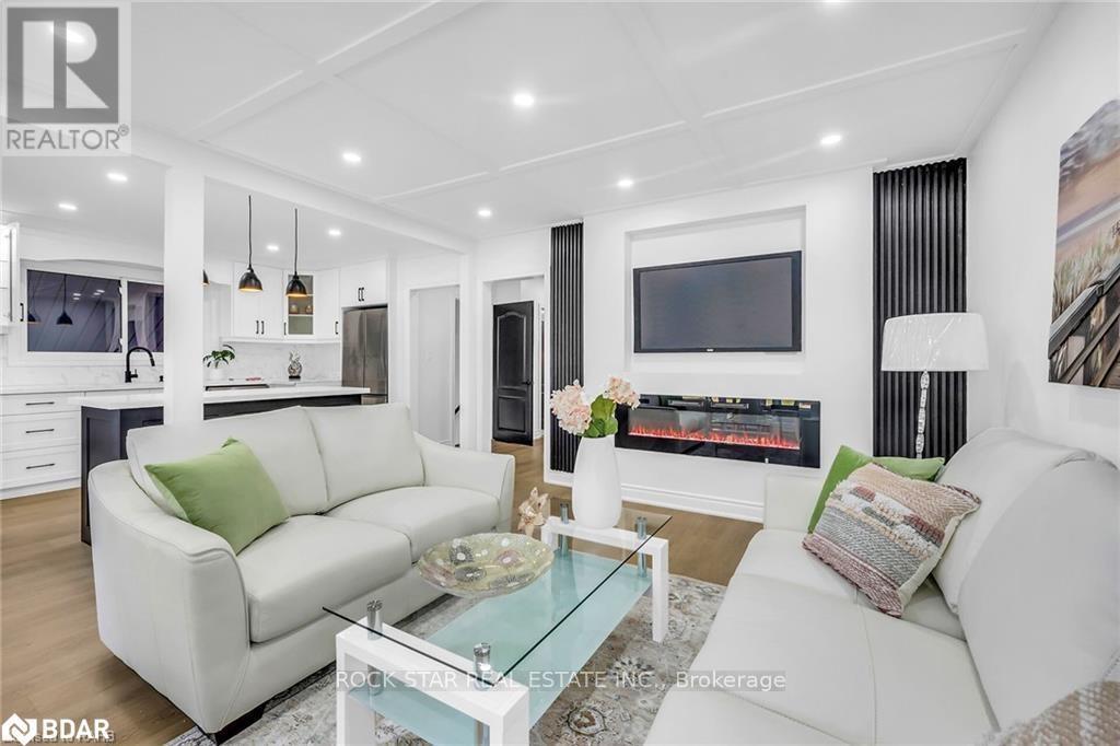 Upper - 170 Terrace Drive, Hamilton, Ontario  L9A 2Z1 - Photo 2 - X12505024