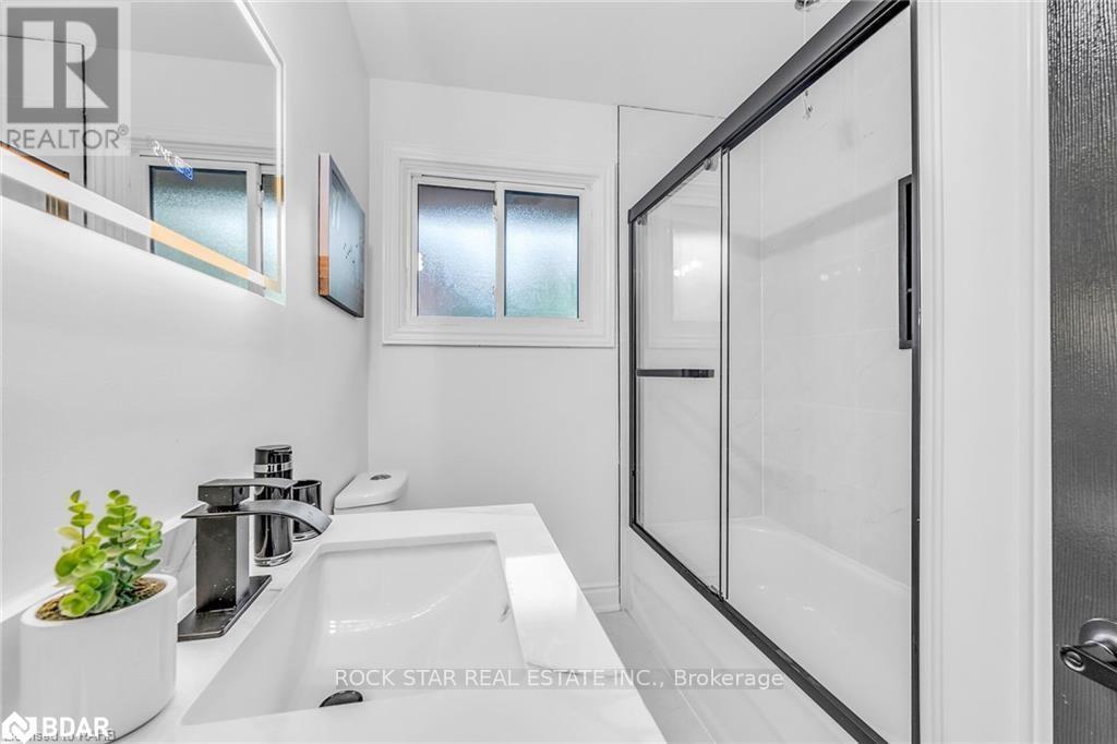 Upper - 170 Terrace Drive, Hamilton, Ontario  L9A 2Z1 - Photo 21 - X12505024