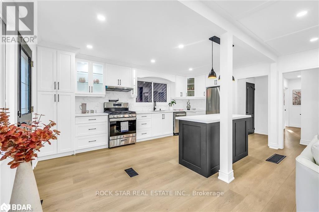 Upper - 170 Terrace Drive, Hamilton, Ontario  L9A 2Z1 - Photo 3 - X12505024