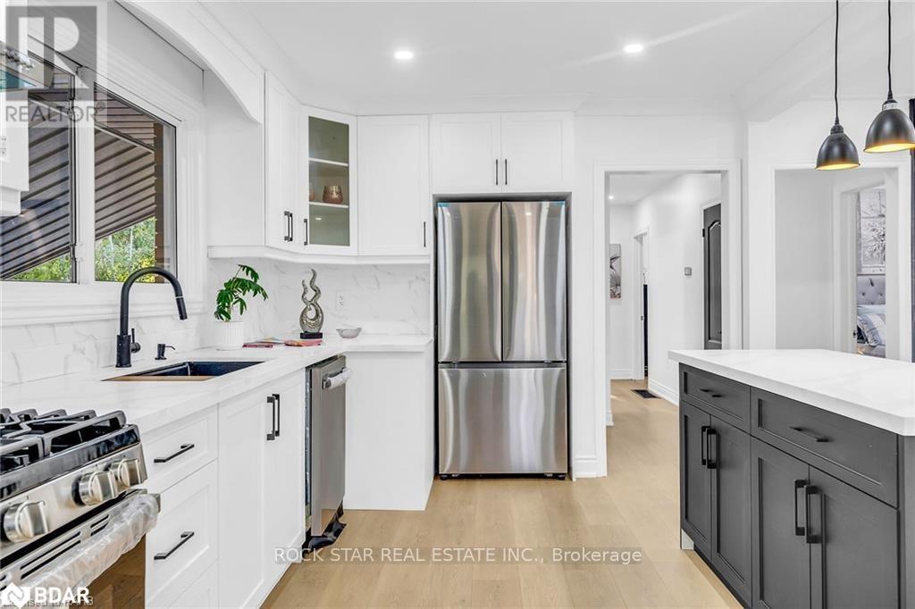 Upper - 170 Terrace Drive, Hamilton, Ontario  L9A 2Z1 - Photo 5 - X12505024