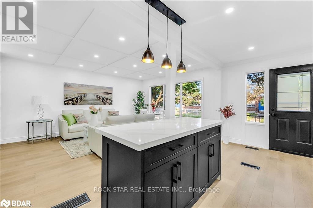 Upper - 170 Terrace Drive, Hamilton, Ontario  L9A 2Z1 - Photo 9 - X12505024