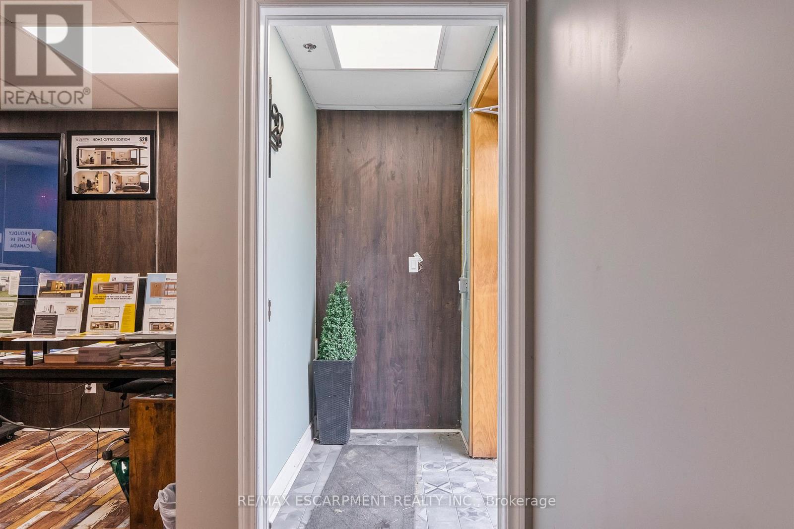 3 - 47 Morton Avenue E, Brantford, Ontario  N3R 7J5 - Photo 3 - X12505138