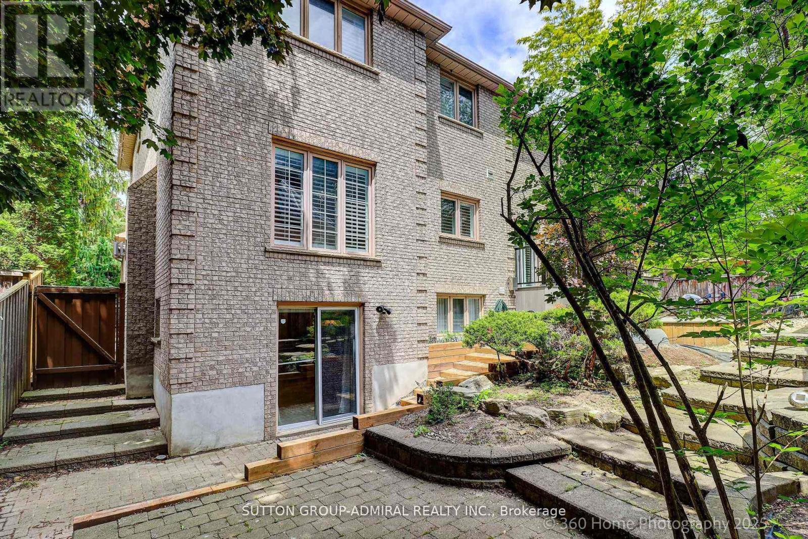 1591 Hampshire Crescent, Mississauga, Ontario  L5G 4S9 - Photo 27 - W12504764