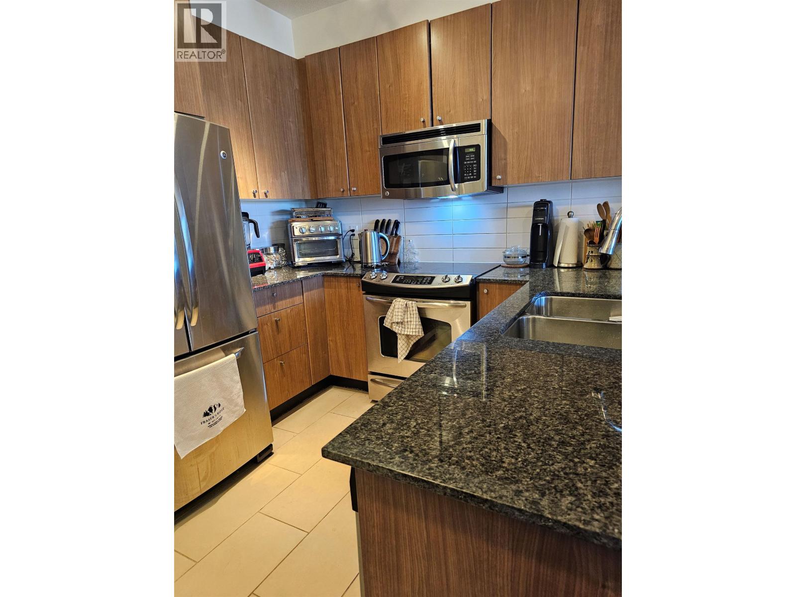 301 240 Francis Way, New Westminster, British Columbia  V3L 0E5 - Photo 3 - R3064206