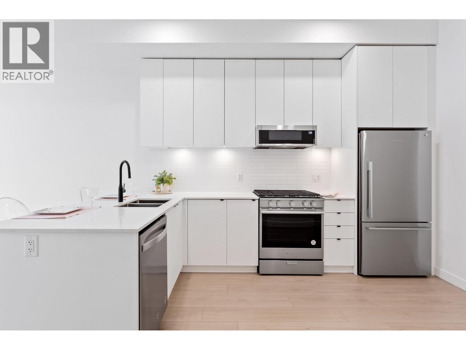 108 2345 Rindall Avenue, Port Coquitlam, British Columbia  V3C 1V3 - Photo 7 - R3064226