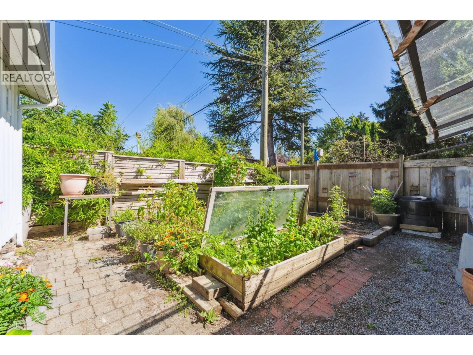 865 E 12th Street, North Vancouver, British Columbia  V7L 2L2 - Photo 26 - R3064201