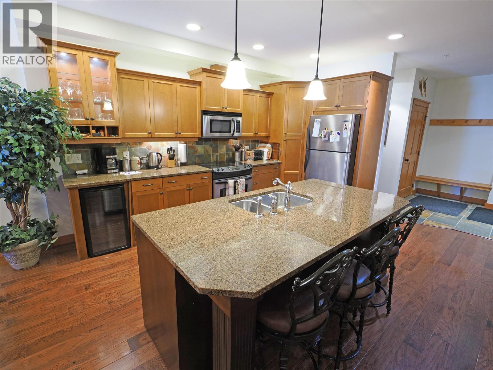 5050 Snowbird Way Unit# 204, big white, British Columbia