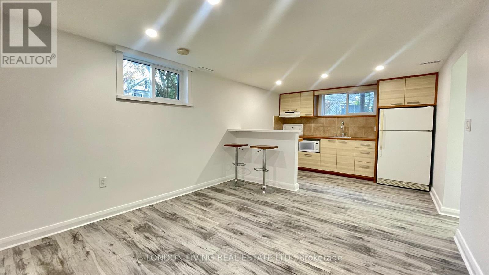 183 Cambridge Street, London North, Ontario  N6H 1N6 - Photo 3 - X12317011