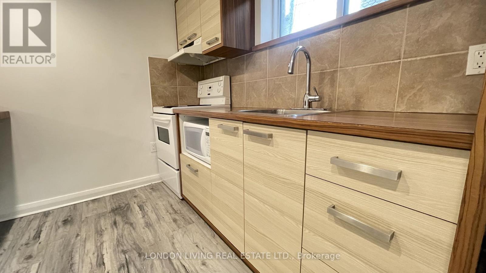 183 Cambridge Street, London North, Ontario  N6H 1N6 - Photo 5 - X12317011