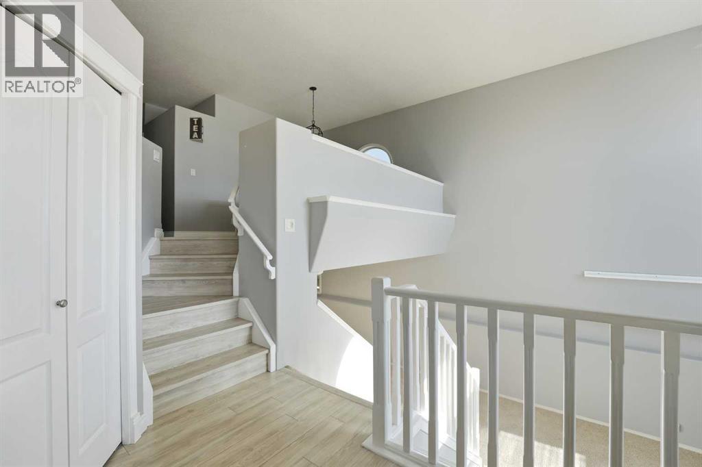 39 Duval Crescent, Red Deer, Alberta  T4R 2Y6 - Photo 4 - A2263829