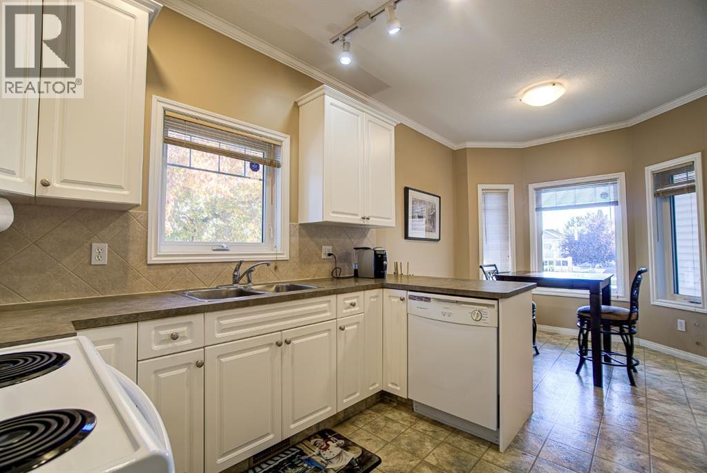 22 Skyline Mews, Claresholm, Alberta  T0L 0T0 - Photo 14 - A2264329