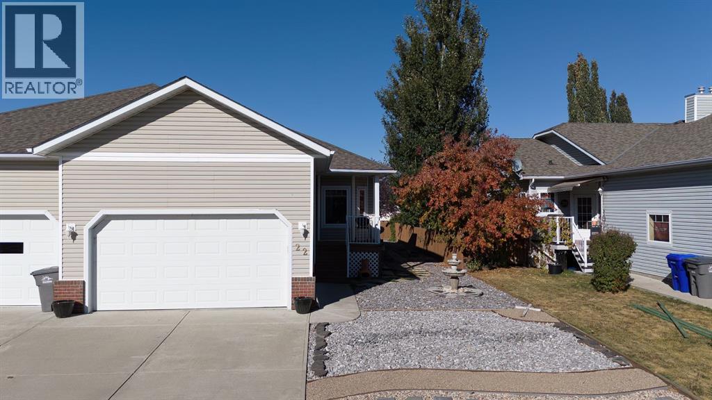 22 Skyline Mews, Claresholm, Alberta  T0L 0T0 - Photo 4 - A2264329