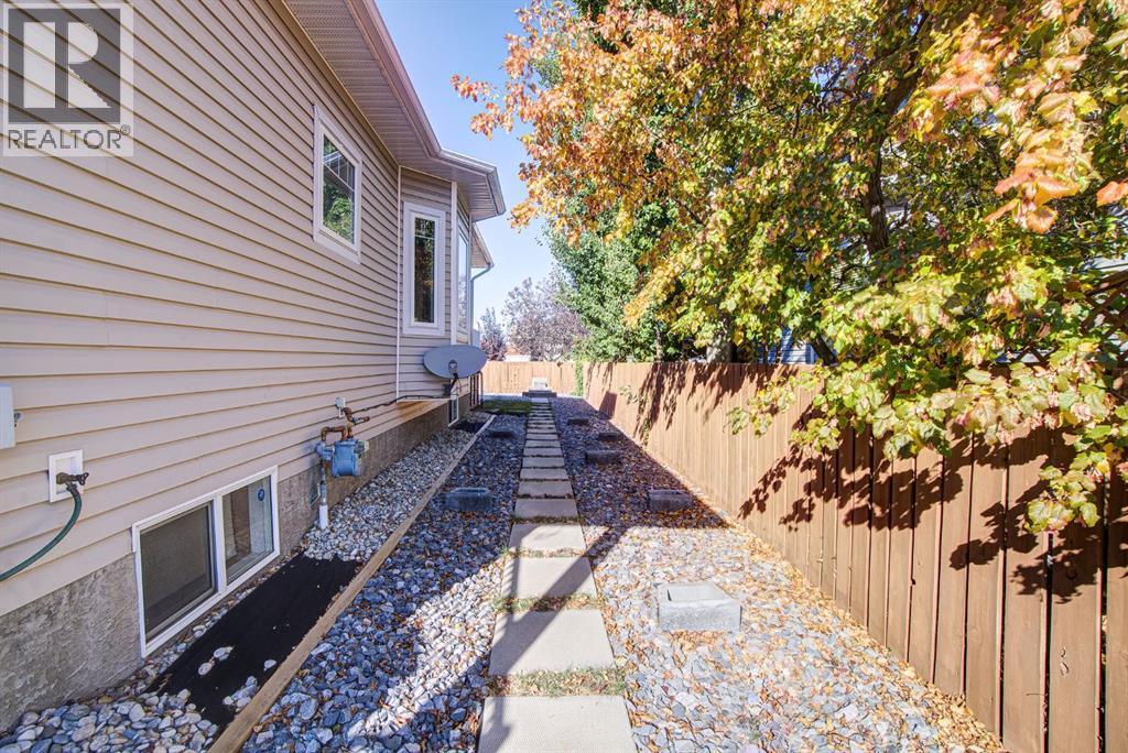 22 Skyline Mews, Claresholm, Alberta  T0L 0T0 - Photo 42 - A2264329