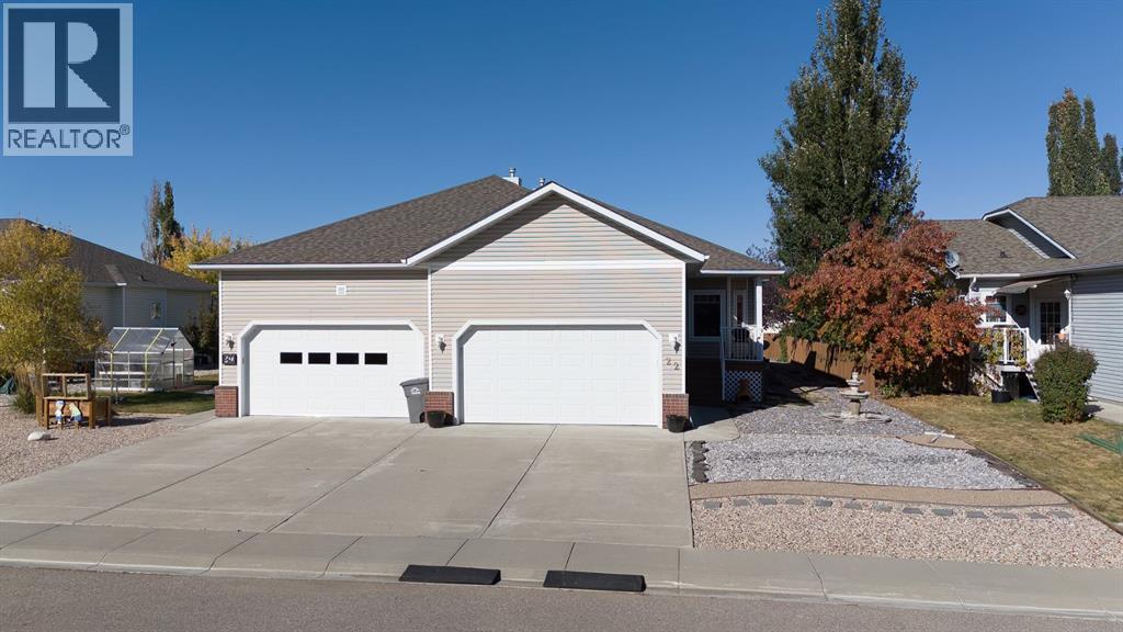 22 Skyline Mews, Claresholm, Alberta  T0L 0T0 - Photo 3 - A2264329