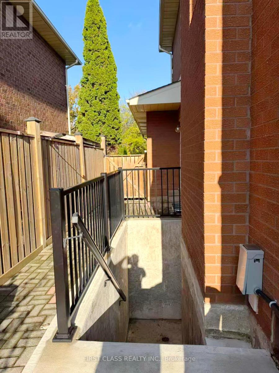 Lower - 1200 Rushbrooke Drive, Oakville, Ontario  L6M 1K9 - Photo 2 - W12459426