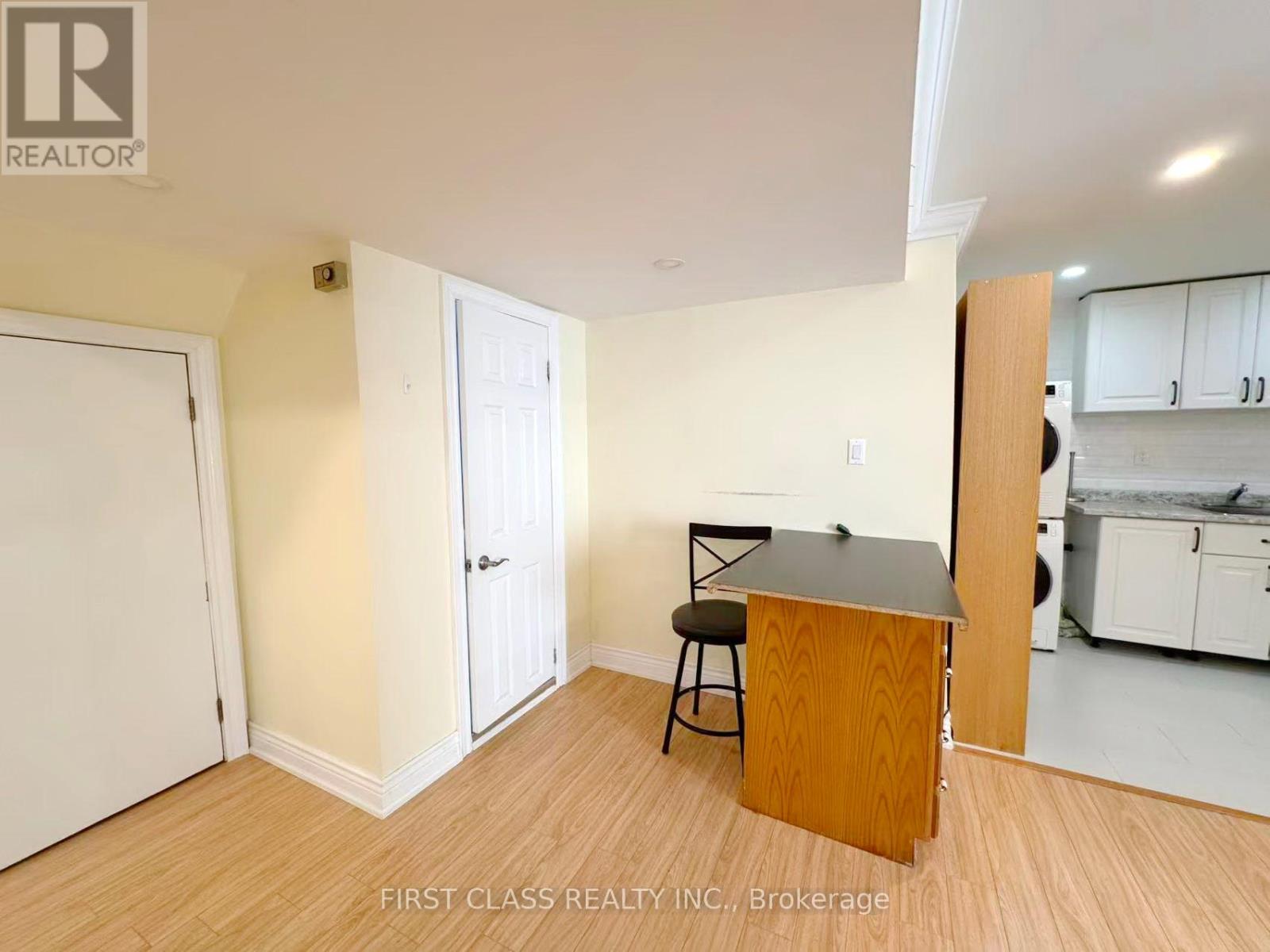 Lower - 1200 Rushbrooke Drive, Oakville, Ontario  L6M 1K9 - Photo 8 - W12459426