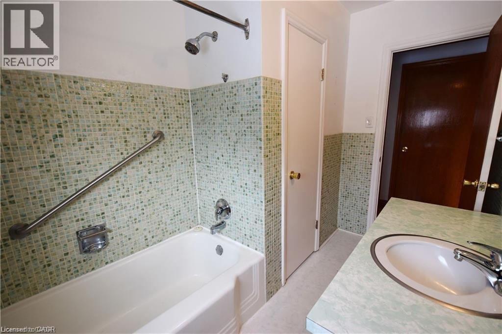 155 Ann Street Unit# Main Floor, Kitchener, Ontario  N2B 1Y2 - Photo 6 - 40785292