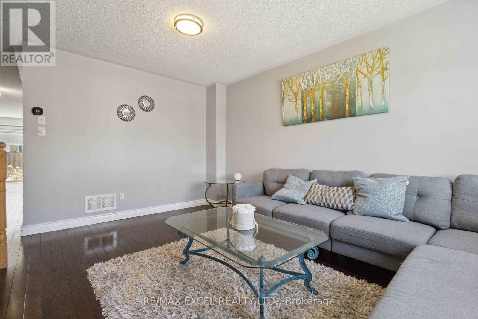 26 Farmstead Drive, Clarington, Ontario  L1C 0J9 - Photo 7 - E12505204