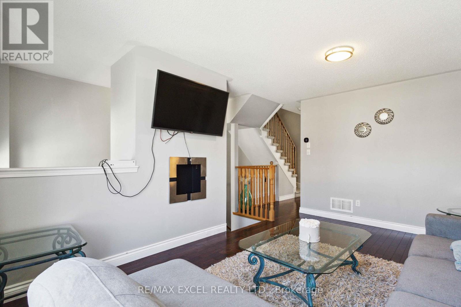 26 Farmstead Drive, Clarington, Ontario  L1C 0J9 - Photo 8 - E12505204