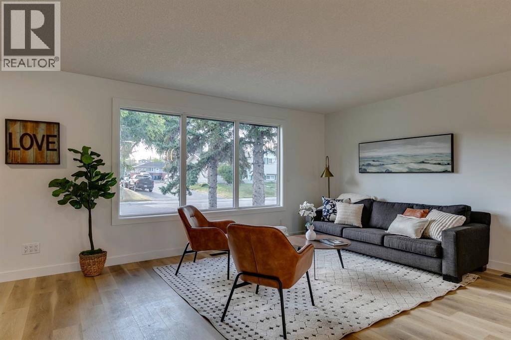 1304 Lake Sylvan Drive Se, Calgary, Alberta  T2J 4C8 - Photo 6 - A2261425