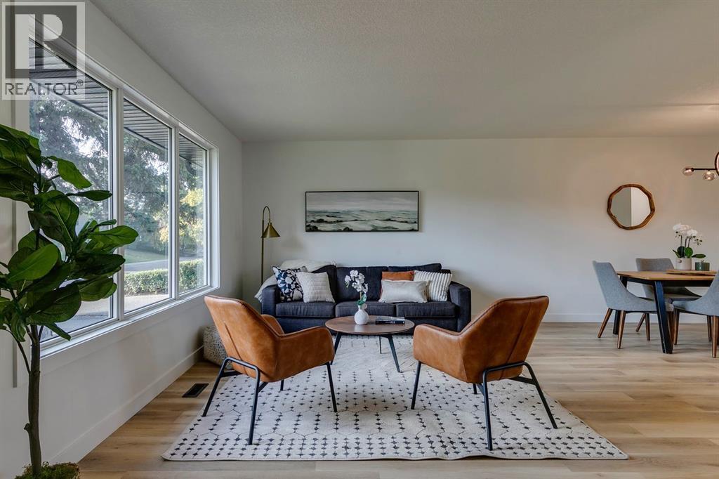 1304 Lake Sylvan Drive Se, Calgary, Alberta  T2J 4C8 - Photo 5 - A2261425