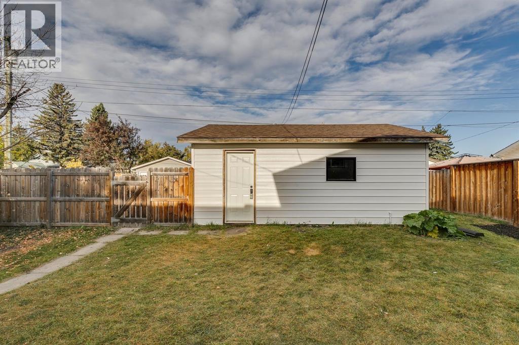 1304 Lake Sylvan Drive Se, Calgary, Alberta  T2J 4C8 - Photo 32 - A2261425