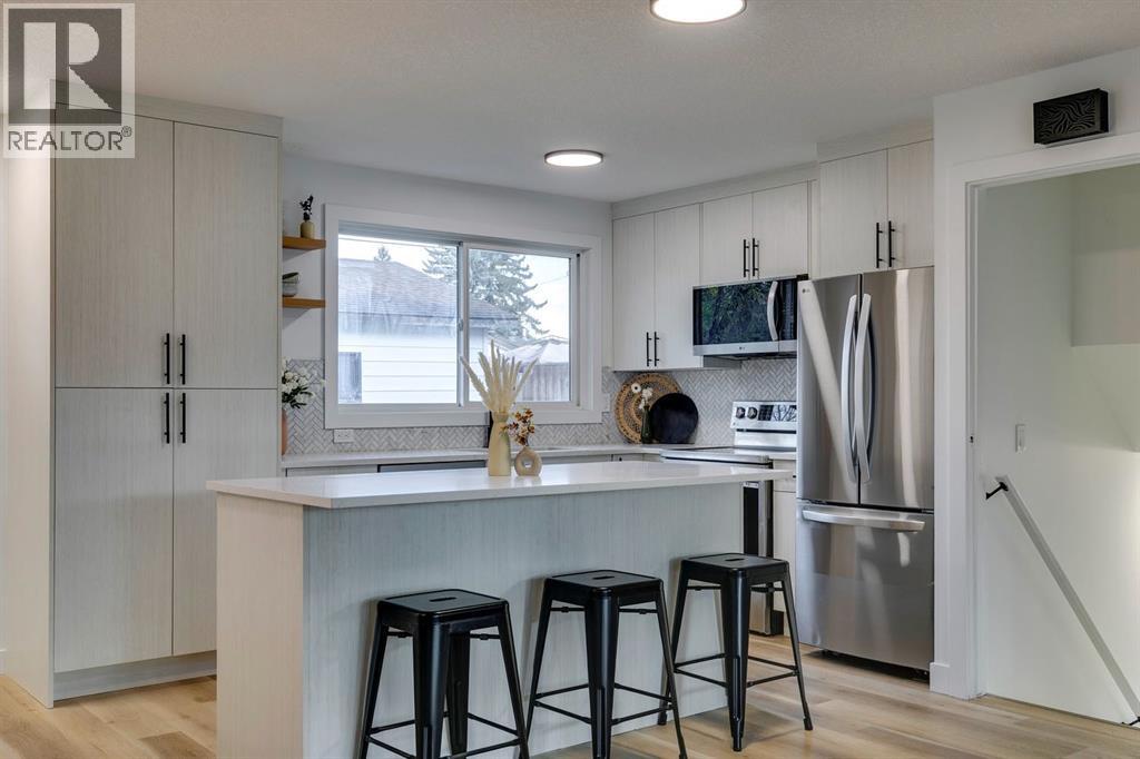 1304 Lake Sylvan Drive Se, Calgary, Alberta  T2J 4C8 - Photo 9 - A2261425