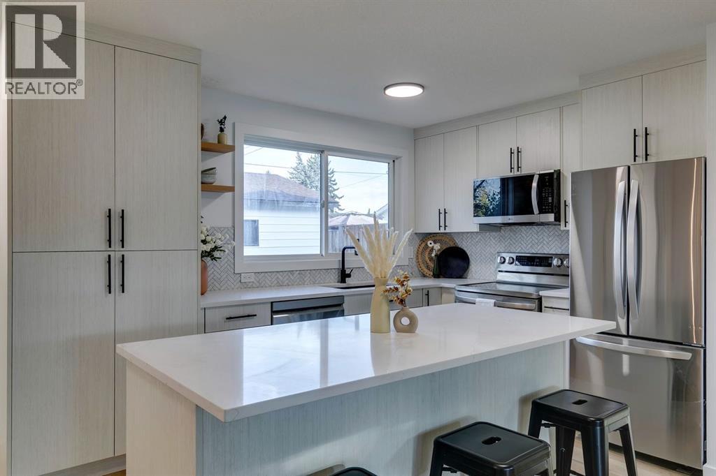 1304 Lake Sylvan Drive Se, Calgary, Alberta  T2J 4C8 - Photo 11 - A2261425