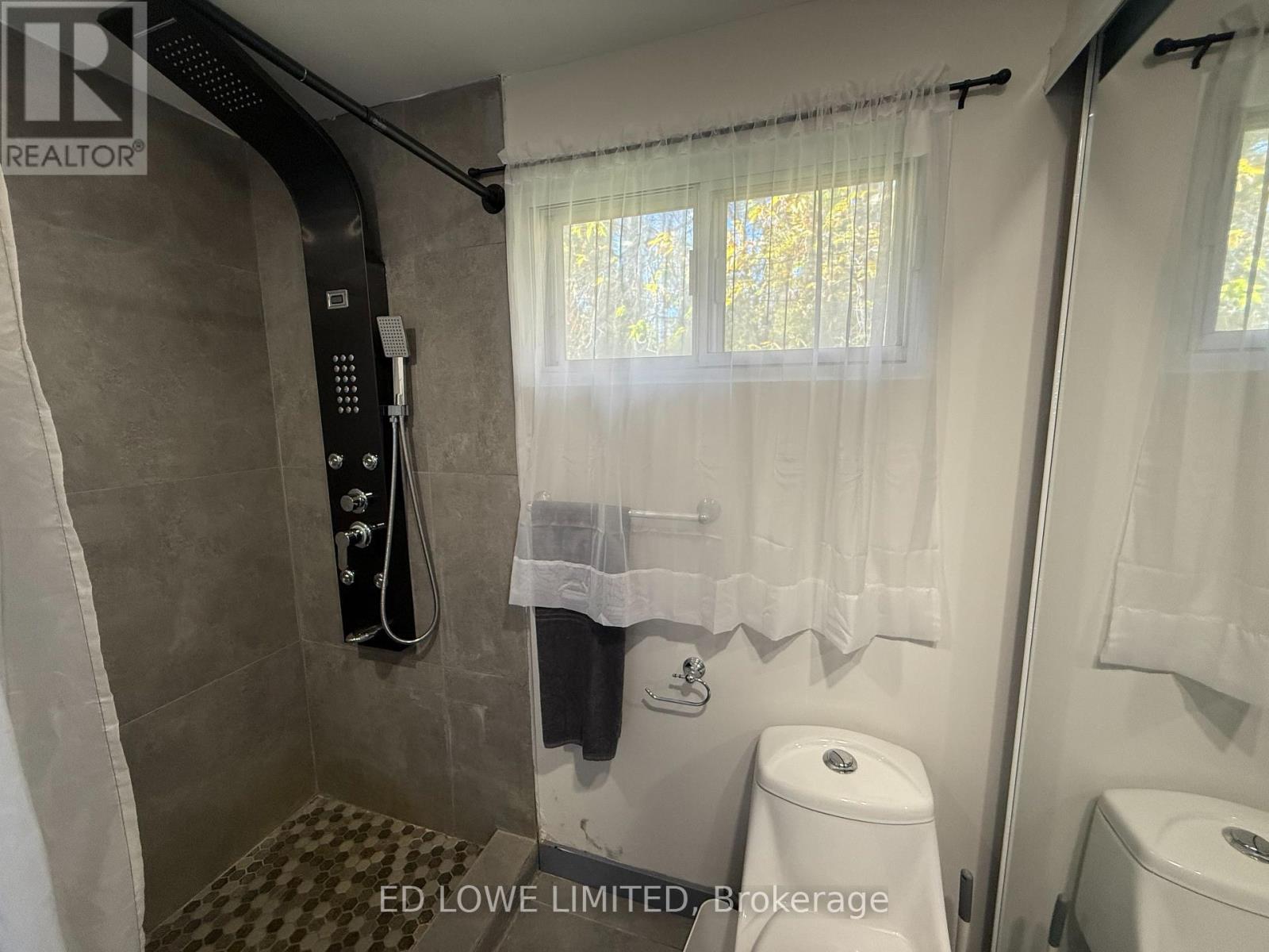 1020 Cumberland Street, Innisfil (Lefroy), Ontario  L0L 1C0 - Photo 22 - N12505202