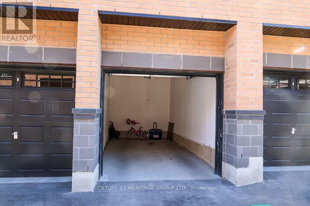 11 - 6 Sayers Lane N, Richmond Hill, Ontario  L4E 1J4 - Photo 3 - N12505238