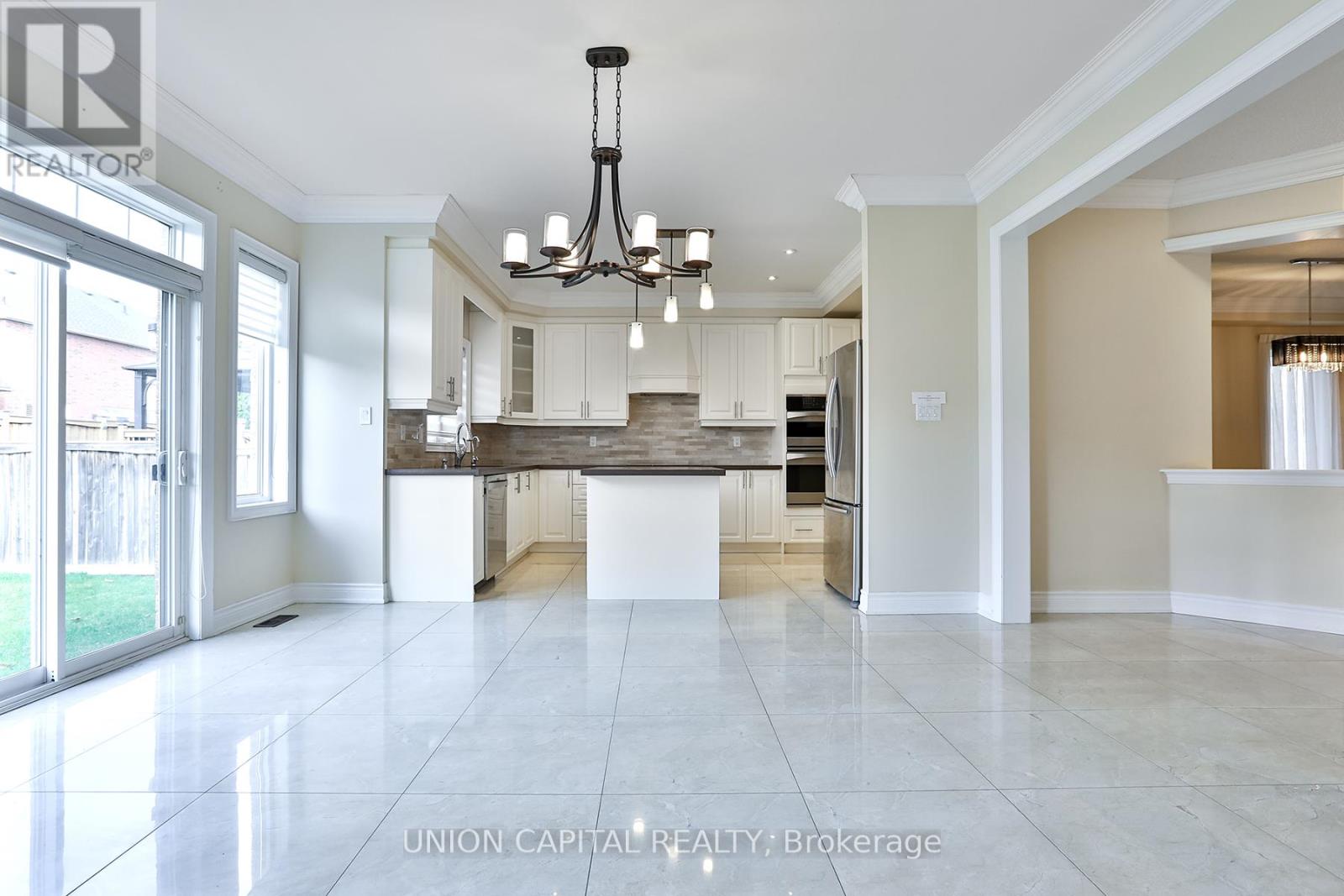 22 Greenforest Grove, Whitchurch-Stouffville, Ontario  L4A 1T3 - Photo 15 - N12505260