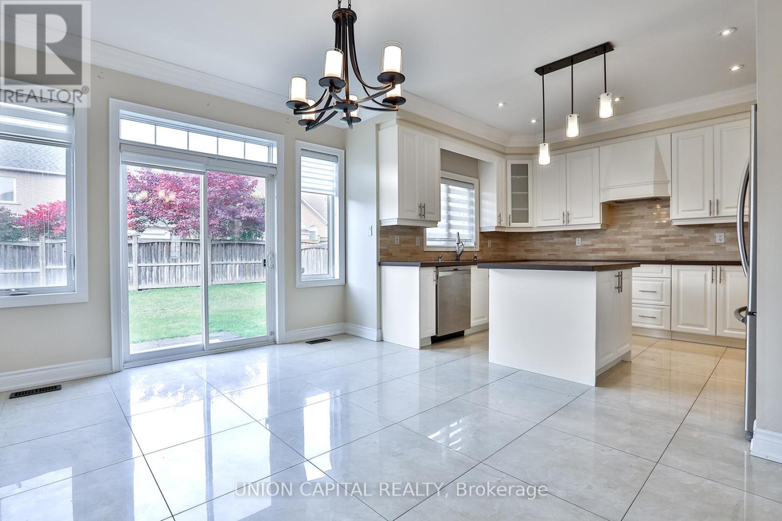 22 Greenforest Grove, Whitchurch-Stouffville, Ontario  L4A 1T3 - Photo 16 - N12505260