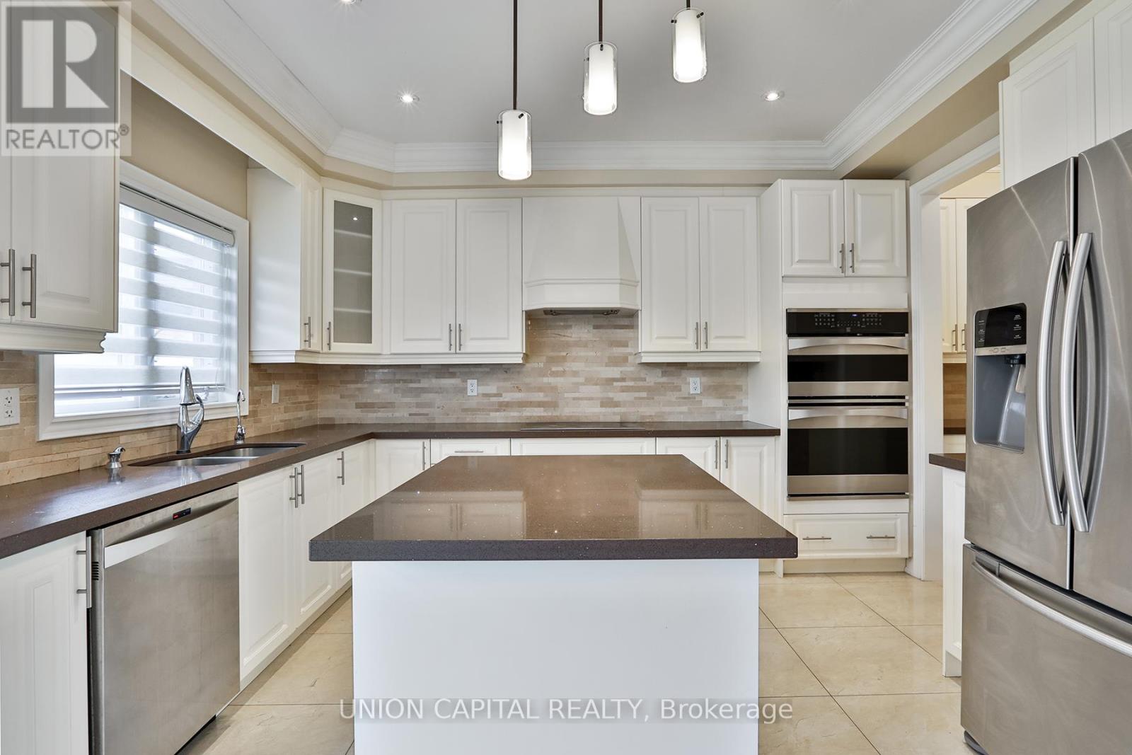 22 Greenforest Grove, Whitchurch-Stouffville, Ontario  L4A 1T3 - Photo 18 - N12505260