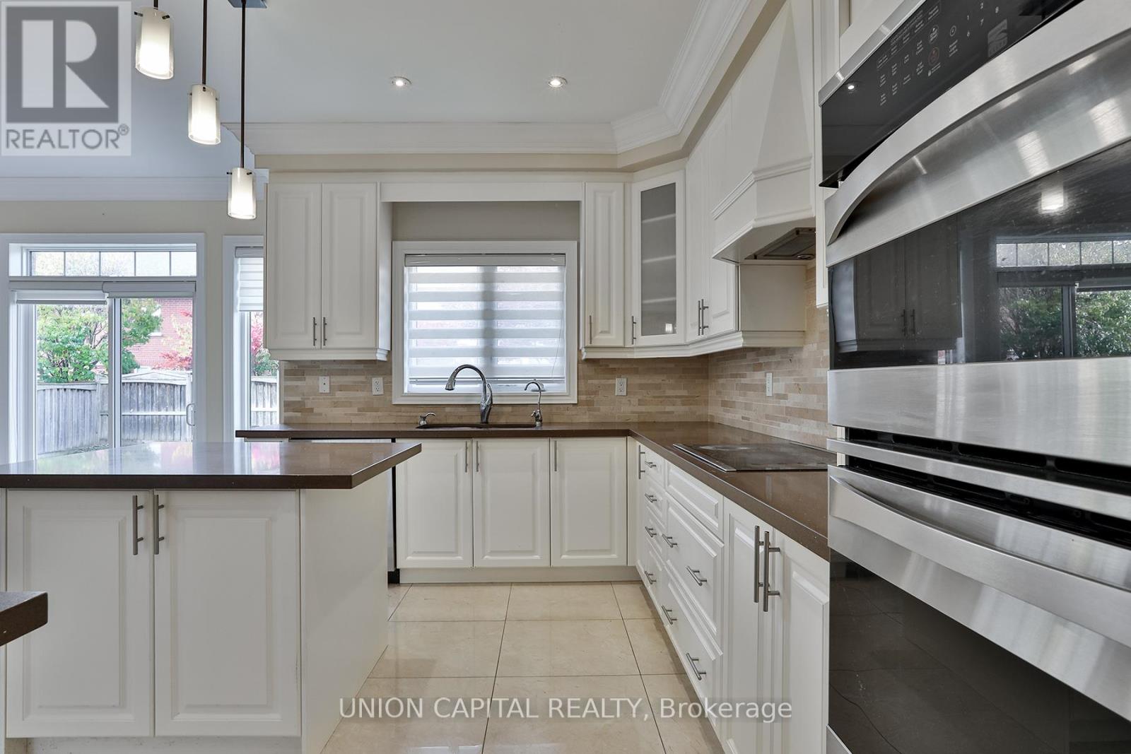 22 Greenforest Grove, Whitchurch-Stouffville, Ontario  L4A 1T3 - Photo 19 - N12505260