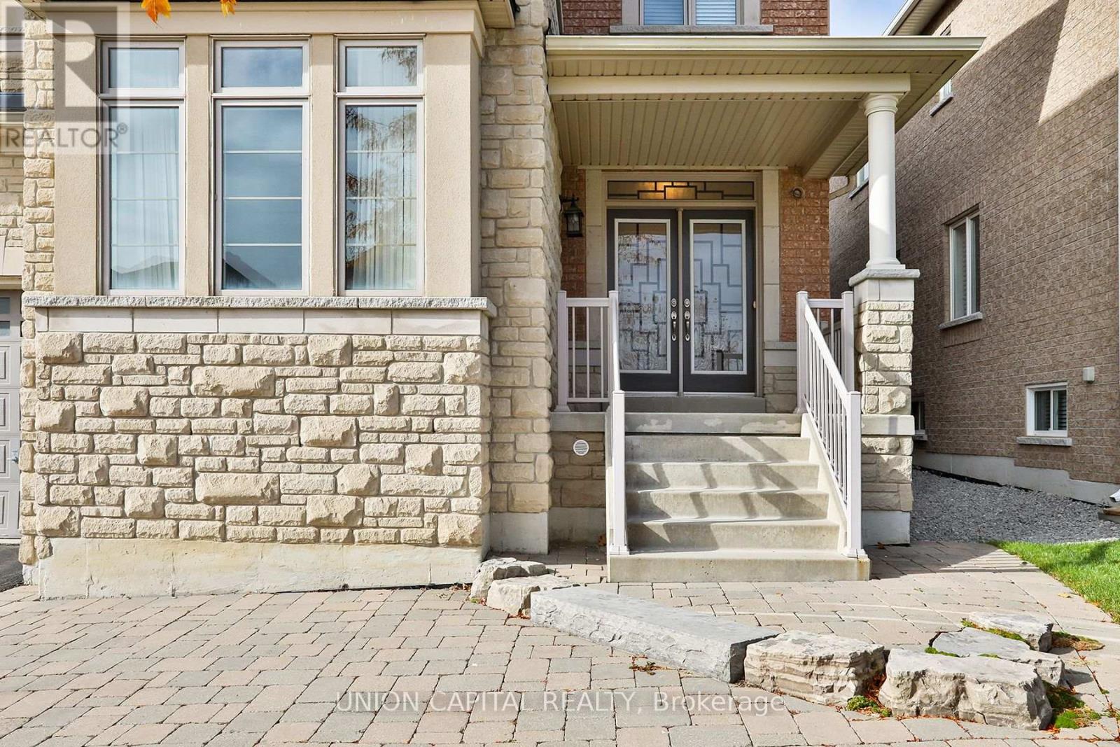 22 Greenforest Grove, Whitchurch-Stouffville, Ontario  L4A 1T3 - Photo 5 - N12505260